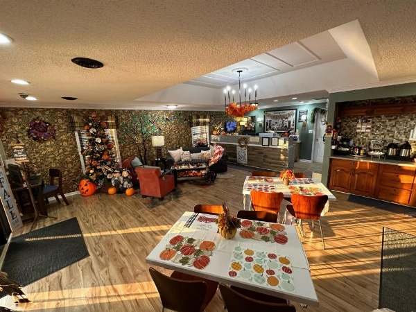 Super 8 by Wyndham Kingston image 14